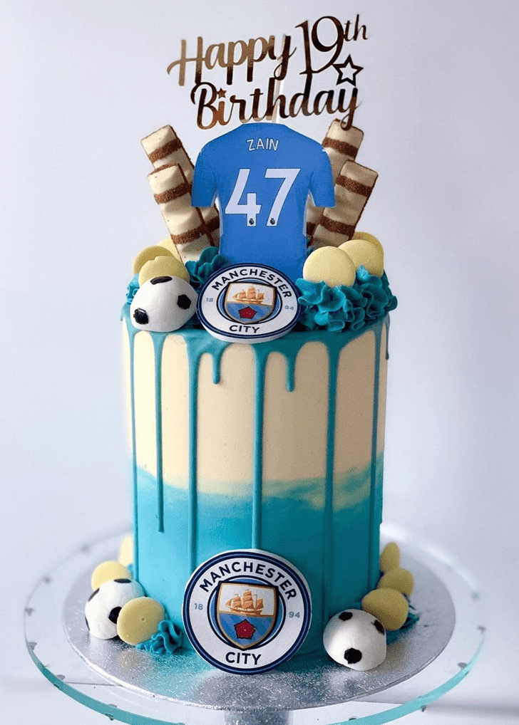 Beauteous Manchester City Cake